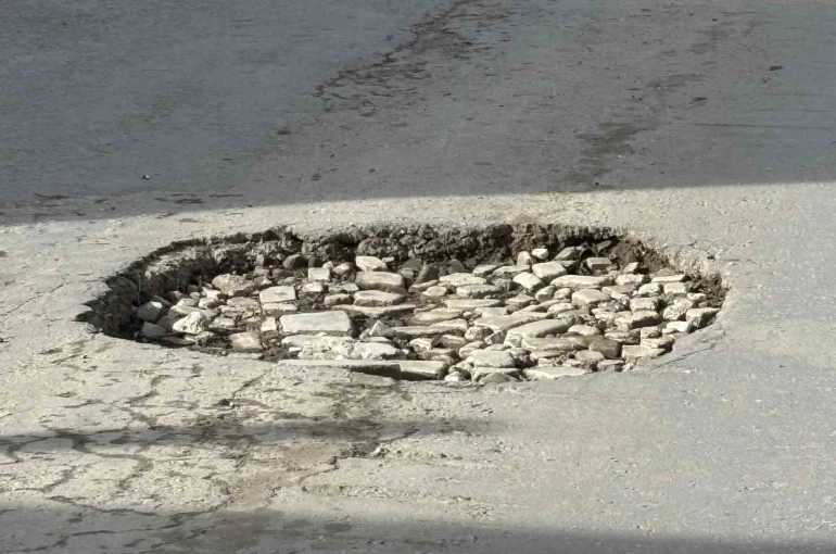 Edirne’de bozuk yollar sürücülerin çilesi oldu 