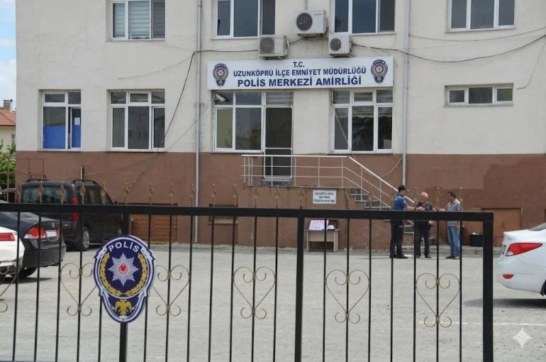 Edirne’de insanlık ölmemiş dedirten olay: Yolda bulduğu 13 bin 600 lirayı polise teslim etti