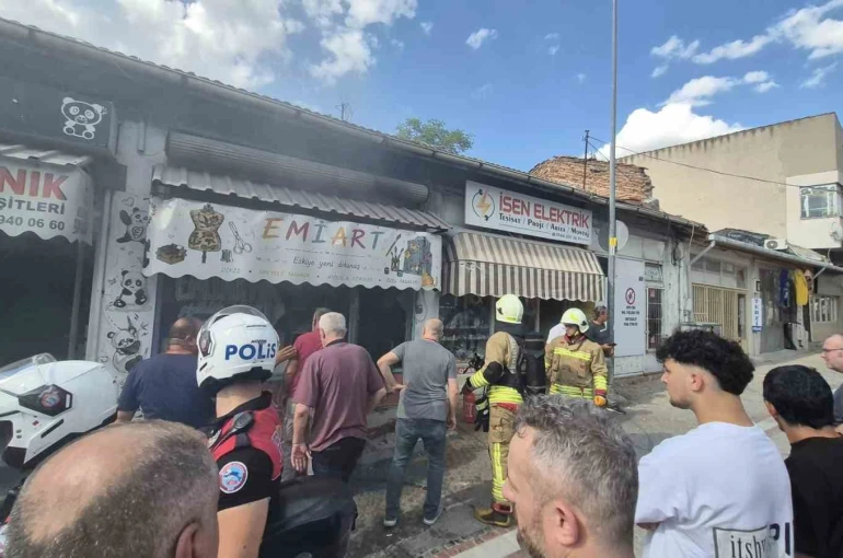Edirne’de iş yerinde çıkan yangına kova ve hortumla müdahale 