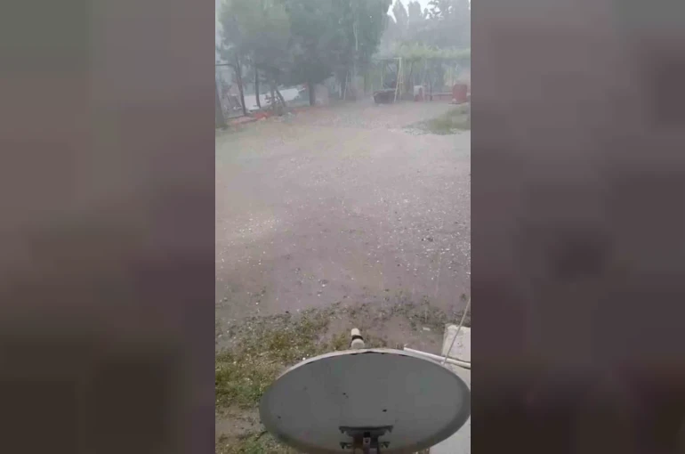 Edirne’de Kapıkule bögesinde dolu yağışı etkili oldu 