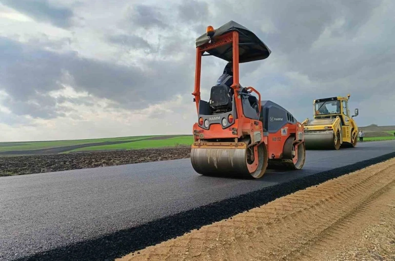 Edirne’de köy yolları modern asfaltla yenileniyor 
