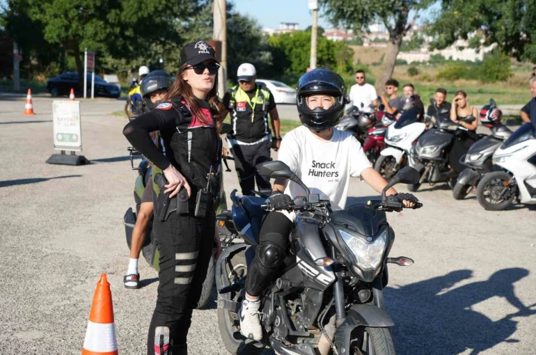 Edirne’de motosiklet sürücülerine ceza yerine güvenli sürüş eğitimi