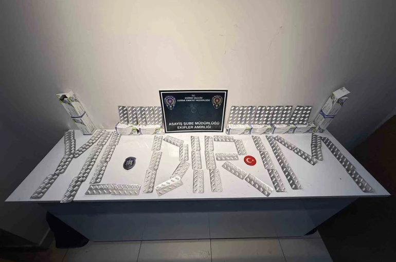 Edirne’de şüphe üzerine durdurulan araçta 600 uyuşturucu hap ele geçirildi