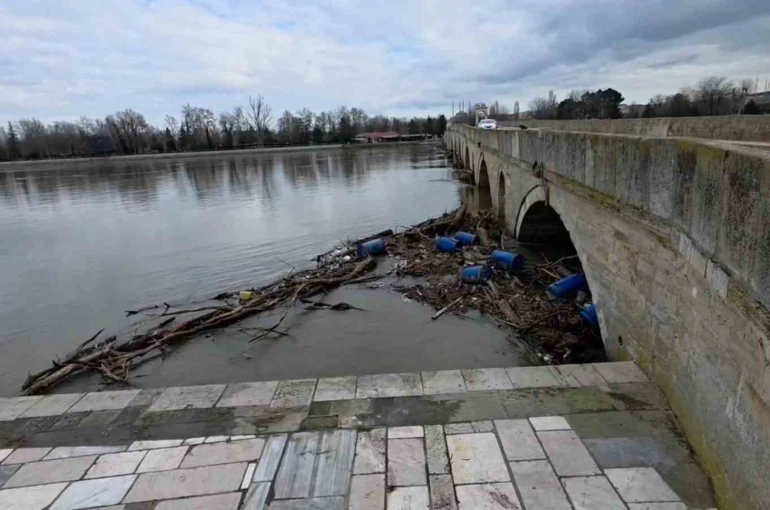 Edirne’de taşkın sonrası hasar gün yüzüne çıktı: Su seviyesi 60 santimetre düştü 