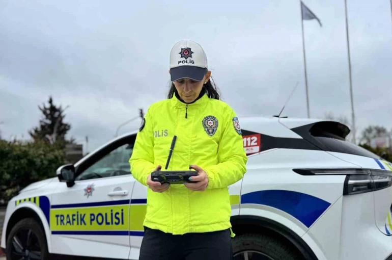 Edirne’de trafik denetimleri arttırıldı: Araç kullanırken telefona bakanın ehliyetine el konulacak 