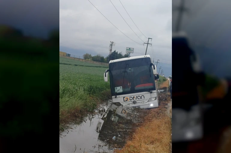 Edirne’ye 1 Mayıs kutlamalarına giden işçileri taşıyan otobüs kaza yaptı: 1 yaralı 