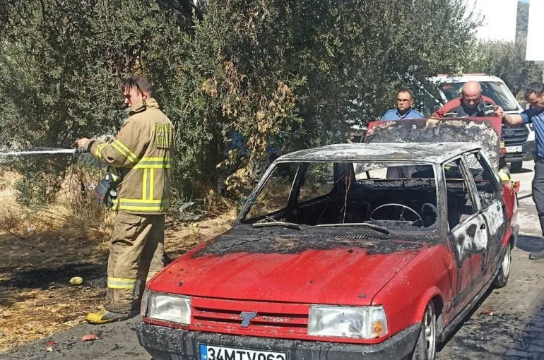 Edremit’te araç yangını otluk alana sıçradı