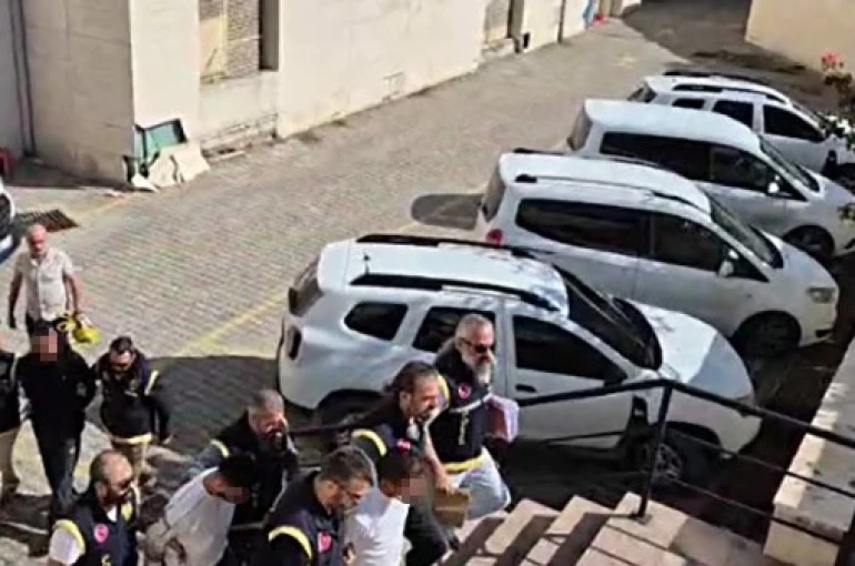 Edremit’te büfeci cinayetinde 3 kişi tutuklandı