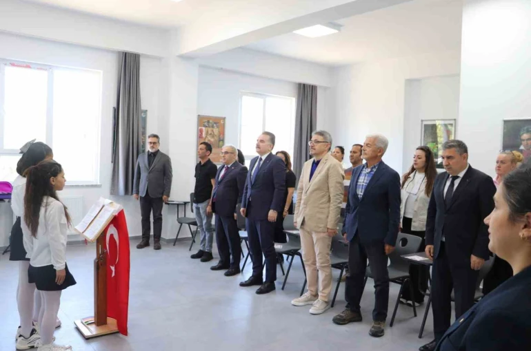 Edremit’te eğitime hayırsever desteği 