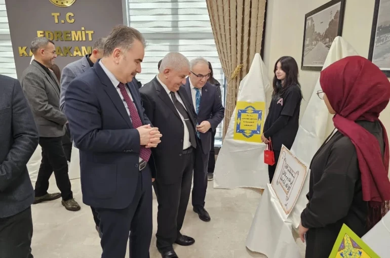 Edremit’te "Hat ve Tezhip Sanatı" yarışması ödül töreni gerçekleşti 