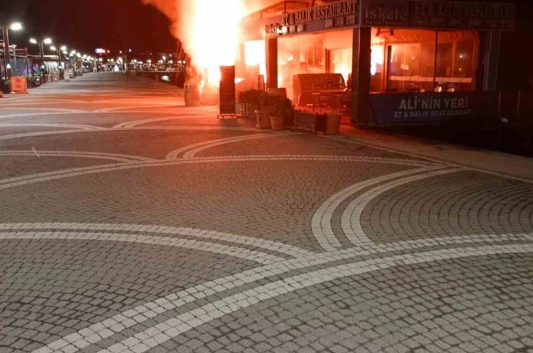 Edremit’te iş yerinde çıkan yangın itfaiye ekiplerince söndürüldü 