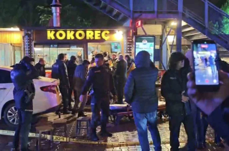 Edremit’te kokoreç dükkanına silahlı saldırı: 2’si ağır 3 yaralı 