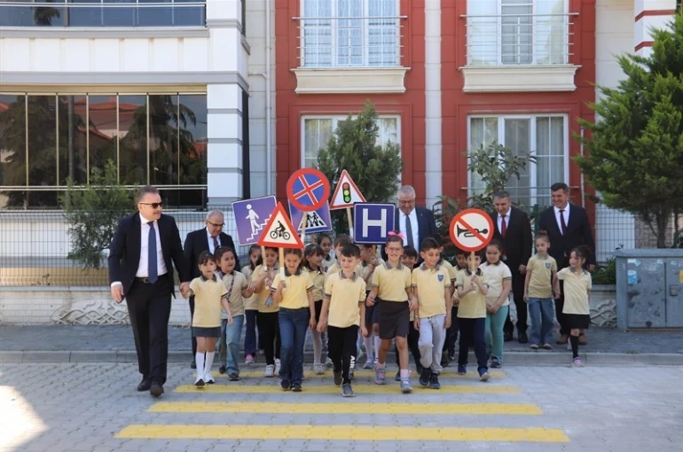 Edremit’te Trafik ve İlkyardım Haftası kutlandı 