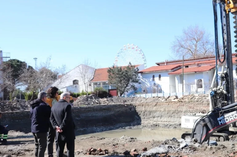 Edremit’te yapımı süren okul inşaatında inceleme 