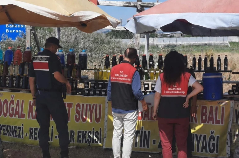 Edremit’te yol kenarındaki gıda satışlarına jandarma destekli sıkı denetim 