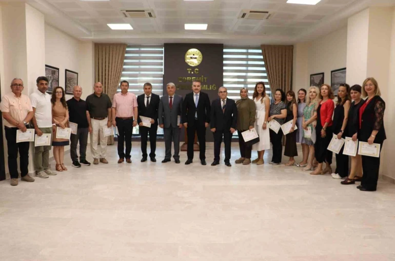 EESKEP kapsamında görev alan eğitimciler başarı belgesi ile ödüllendirildi 