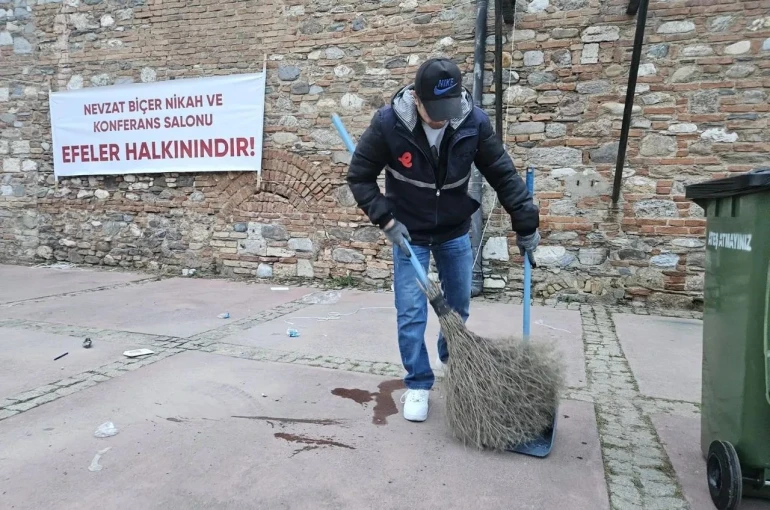 Efeler Belediyesi ekipleri Nevzat Biçer Parkı’nı temizledi 