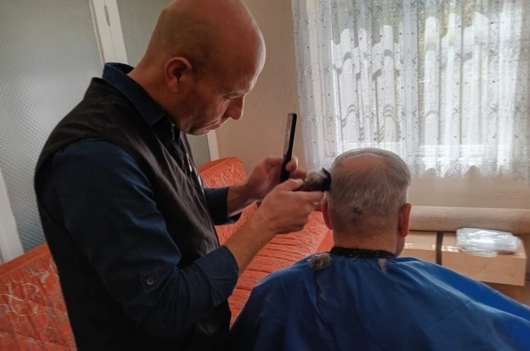 Efeler Belediyesi’nden yaşlı ve bakıma muhtaçlara destek 