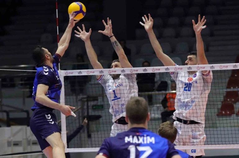 Efeler Ligi: Altekma: 2 - Halkbank: 3 
