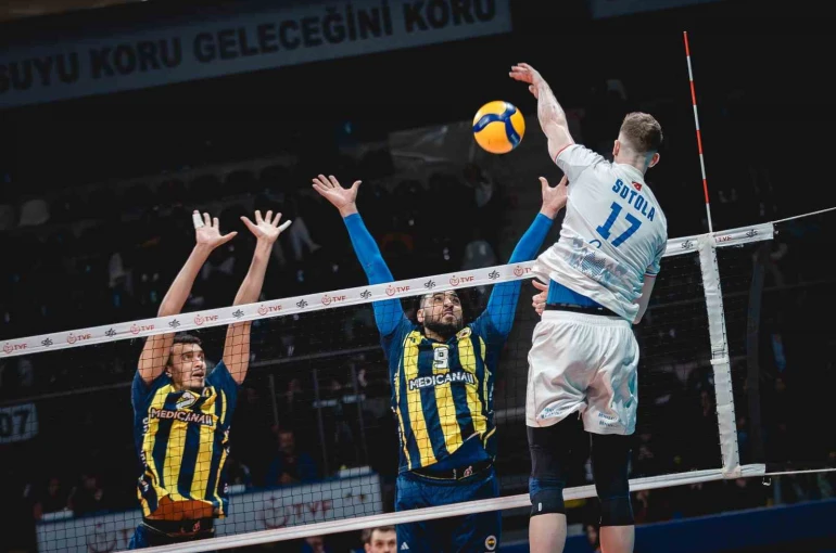 Efeler Ligi: Halkbank: 3 - Fenerbahçe Medicana: 0 