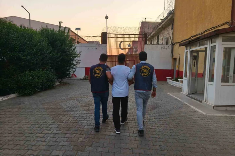 Efeler’de 22 yıl hapis cezası ile aranan şahıs JASAT’a takıldı