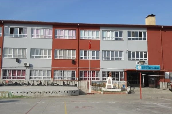 Efeler’de iki okulun binası boşaltıldı