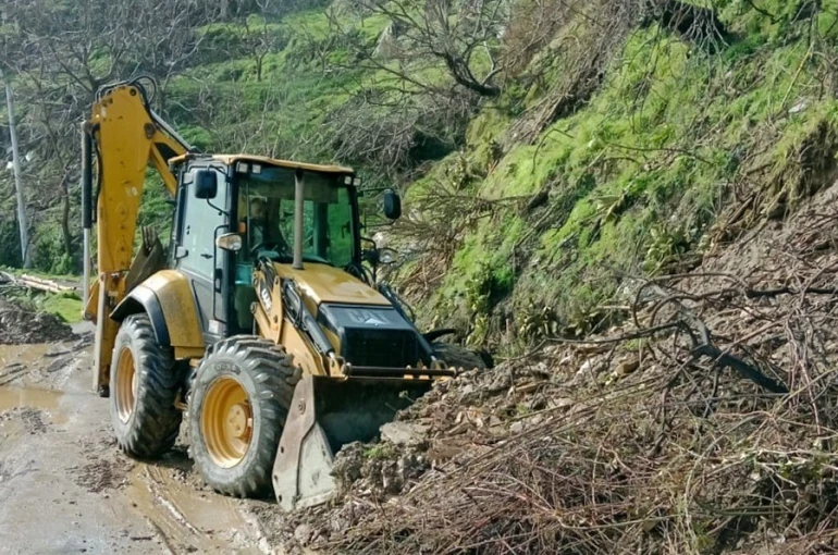 Efeler’de kapanan yollar açılıyor 
