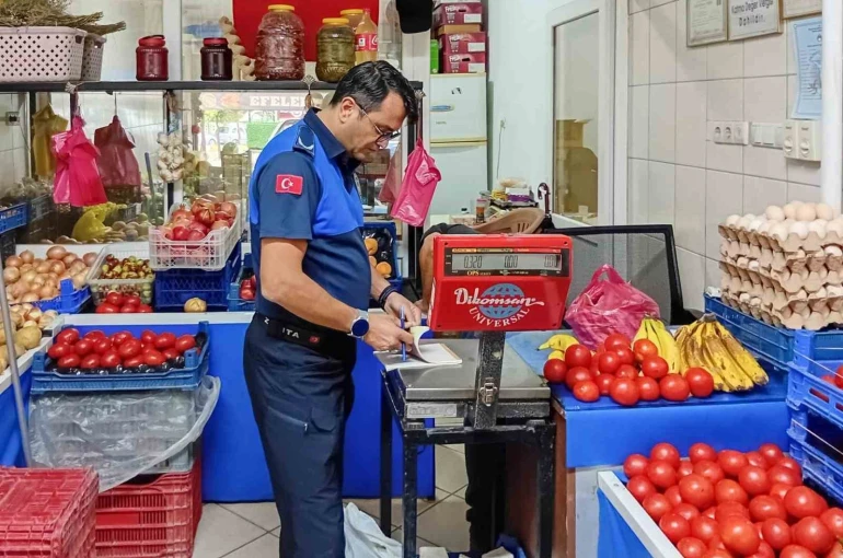 Efeler’de manavlar denetlendi