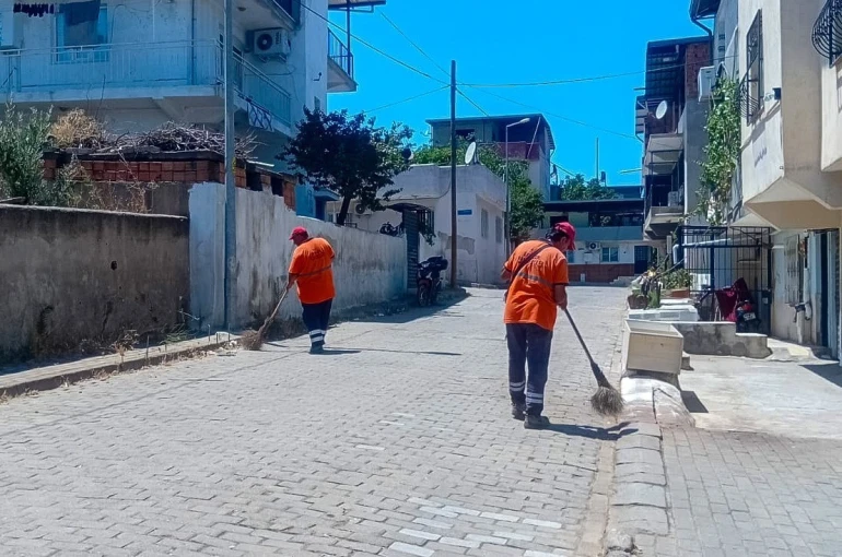 Efeler’de temizlik çalışmaları sürüyor 