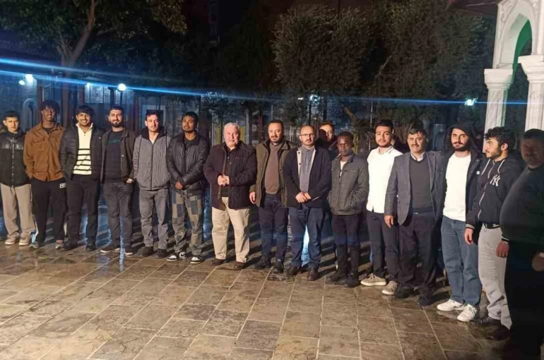 Efeler’de üniversiteli gençler Nasuh Paşa Külliyesi’nde buluştu 