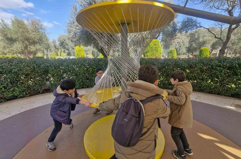 Efeler’in bilim parkı miniklere yol gösteriyor