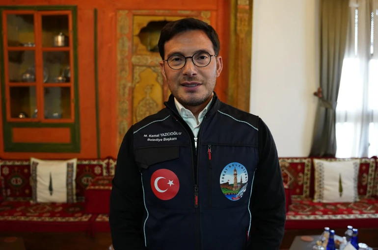 Efsane valinin belediye başkanı oğlundan efsane hareket