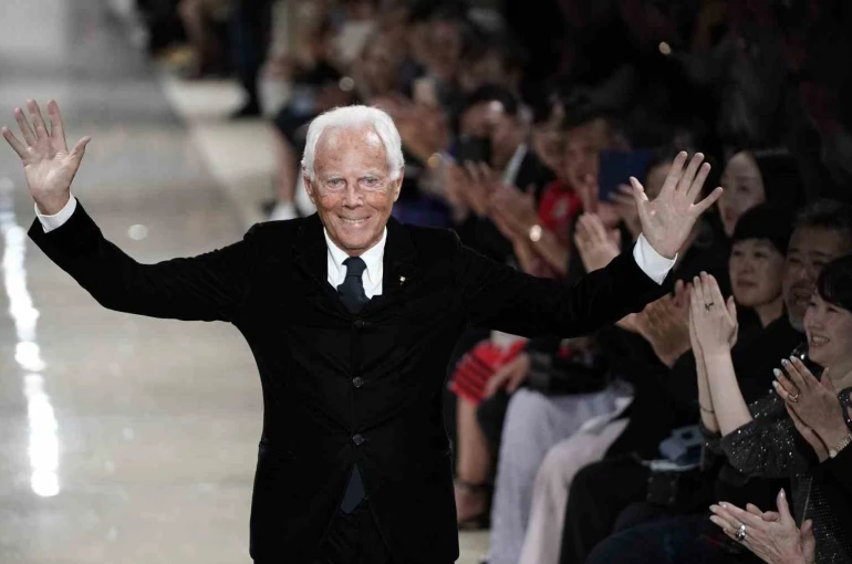 Efsanevi İtalyan moda tasarımcısı Giorgio Armani hayatını kaybetti 