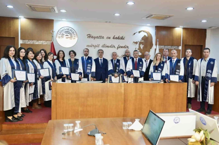 Ege Üniversitesi Senatosunda başarılı akademisyenler ve birimler ödüllendirildi 