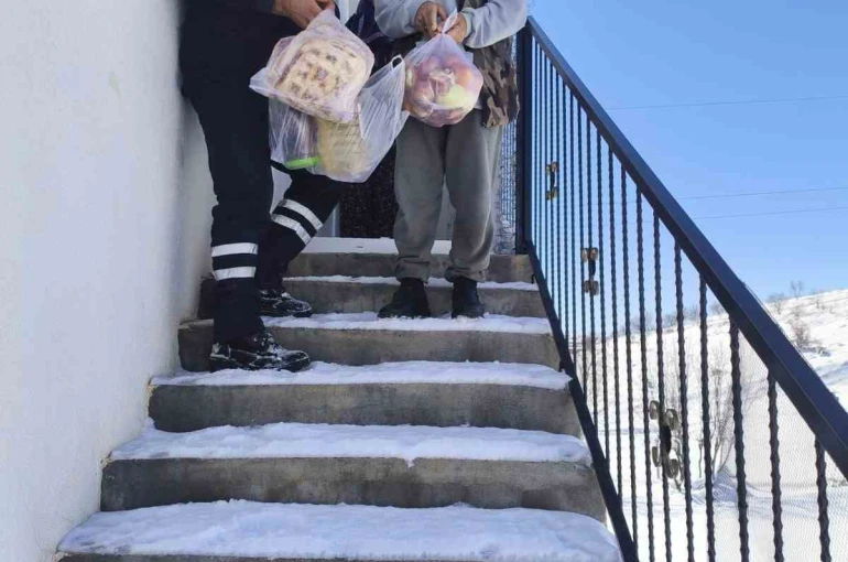 Eğil’de erzak sıkıntısı yaşayan vatandaşların ihtiyaçları giderildi 