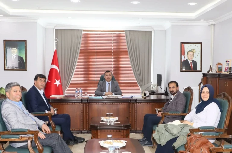 Eğitimcilerin talepleri Demirci’de masaya yatırıldı 