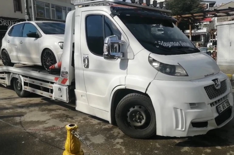 Egzoz patlatan araca 16 bin TL ve trafikten men cezası 