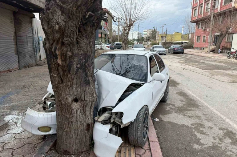 Ehliyetsiz direksiyona geçip kaza yapan çocuk sürücüye 46 bin 874 TL ceza uygulandı