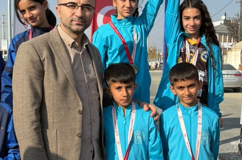 Elazığ 1. etap kros yarışmasında bölge birincisi 