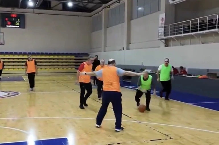 Elazığ İl protokolü basketbol maçında buluştu 