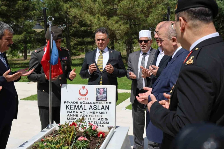 Elazığ il protokolünden kurban bayramı öncesi şehitliklere anlamlı ziyaret 