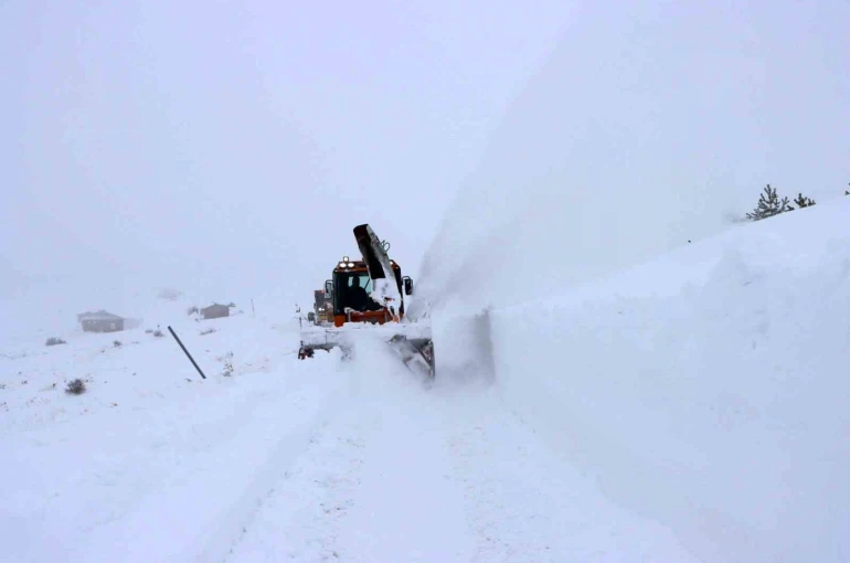 Elazığ’da 298 köy yolu açıldı, 25’inde çalışmalar sürüyor 