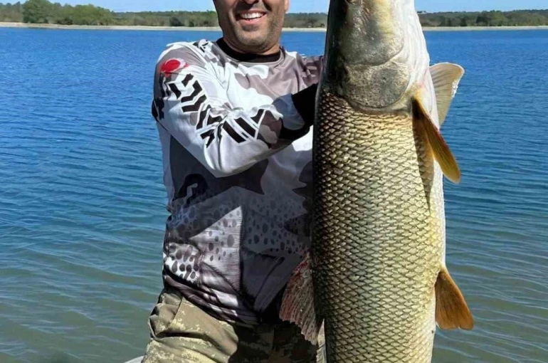 Elazığ’da 34 kiloluk dev turna yakalandı