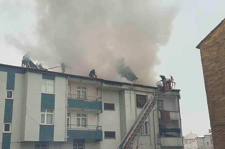 Elazığ’da çatı yangını 