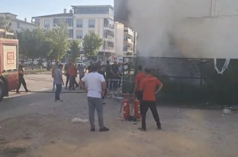 Elazığ’da depo yangını