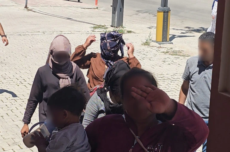 Elazığ’da dilenci şebekesine operasyon: Kameralara el salladılar 