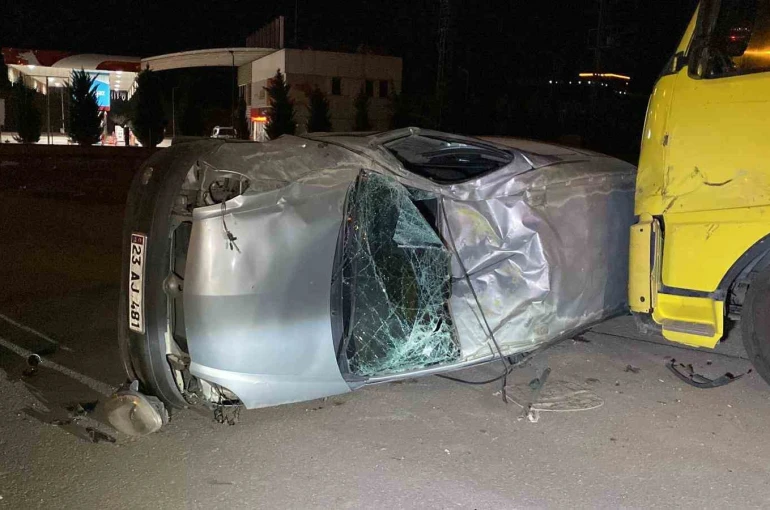 Elazığ’da feci kaza: 1’i ağır 3 yaralı 
