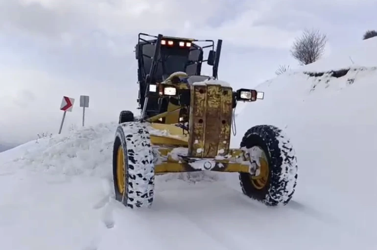 Elazığ’da kapalı 310 köy yolunda çalışmalar sürüyor 