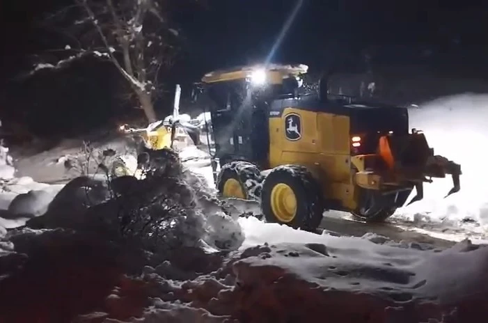 Elazığ’da kapalı köy yollarında kar temizleme çalışmaları sürüyor