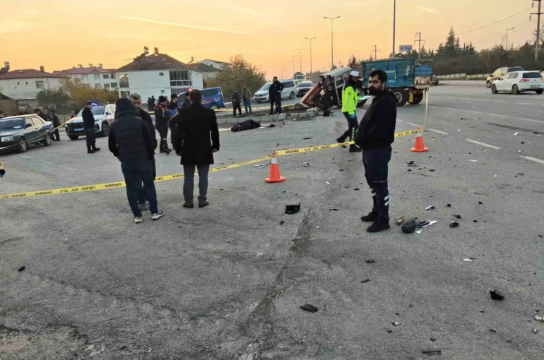 Elazığ’da kazada savrulan araç yayaya çarptı: 1 ölü, 2 yaralı 